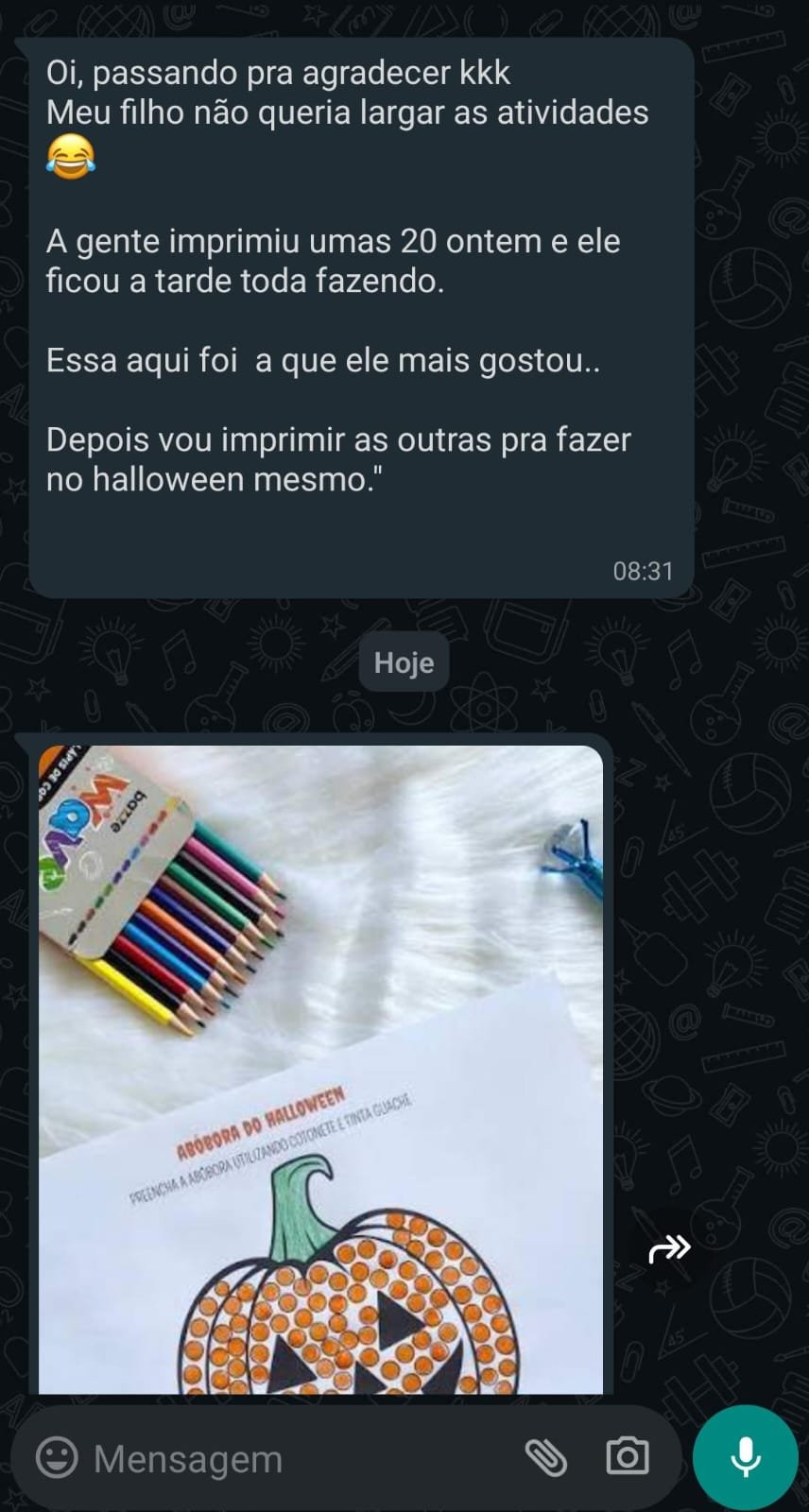 Depoimento recebido no WhatsApp sobre uma criança se divertindo com as atividades do Kit Halloween Infantil